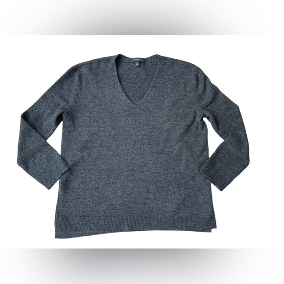 Banana Republic V Neck Sweater Women XS Gray Charcoal Classic Minimalist - Picture 1 of 10